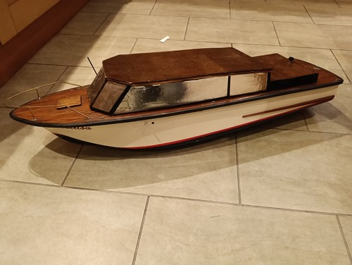 Motor boat large scale - scale, cabin